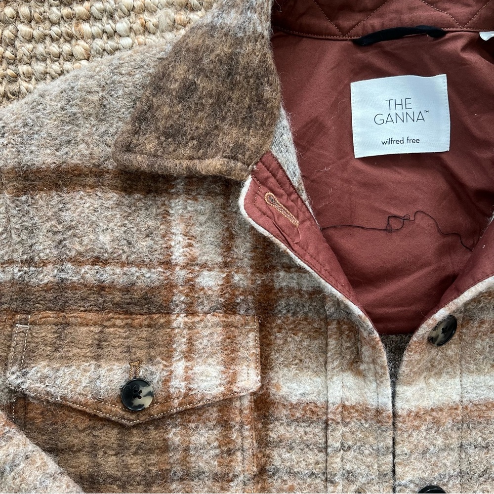 SOLD 〰️ LIKE NEW Aritzia Wilfred Free Ganna Shirt Jacket - Picture 10 of 13